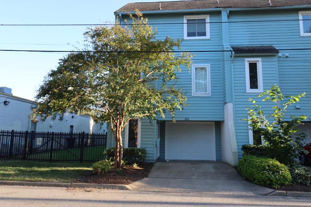 Cheerful Beach Townhouse