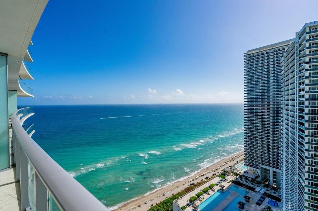 Ocean front 2 bedroom Hollywood Beach Resort 29th floor