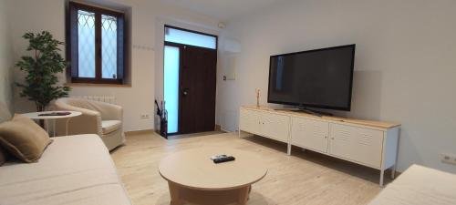 Imagen 2 de CasaBala - Near the beach and Barcelona center